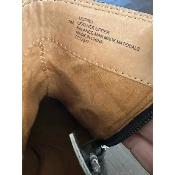 Sofft Black Leather Stacked Heel Ankle Boot Size 9M - Picture 4 of 6